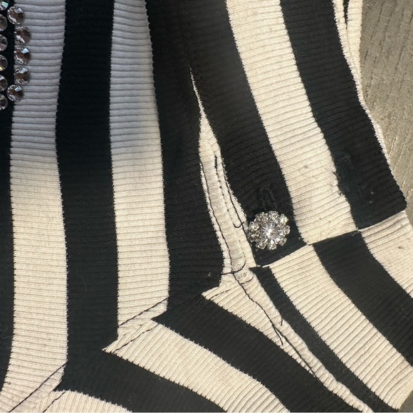 Vintage off shoulder Bebe 3/4  length sleeve striped shirt. Size S/M - Picture 2 of 2